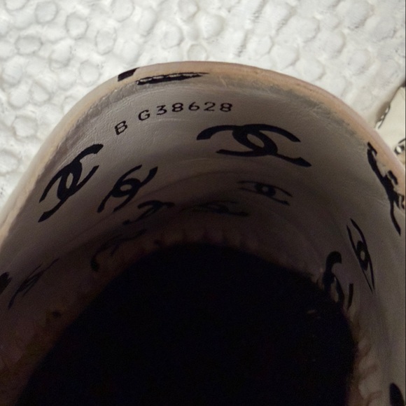 CHANEL Women's Black and Cream Espadrilles - Picture 5 of 7